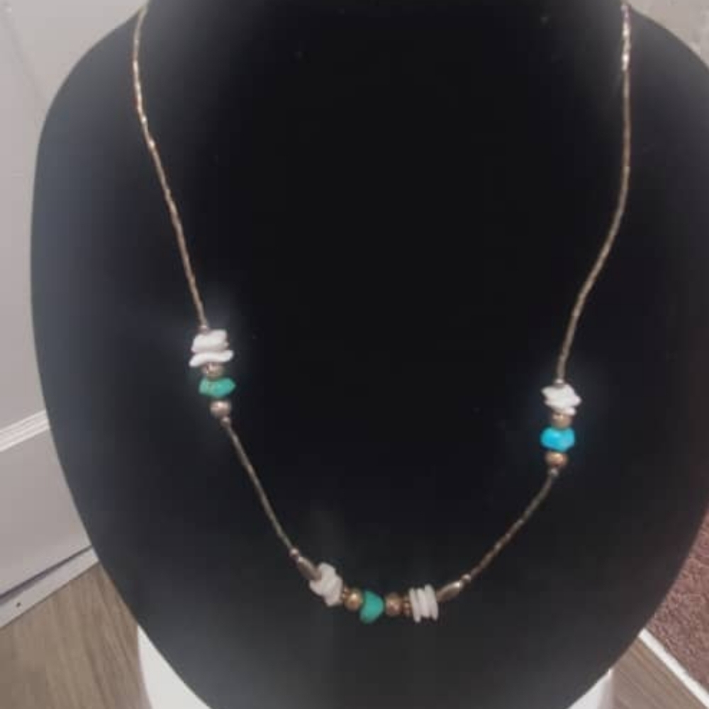 Vintage Silver Tone And Turquoise Beaded Necklace.🌴